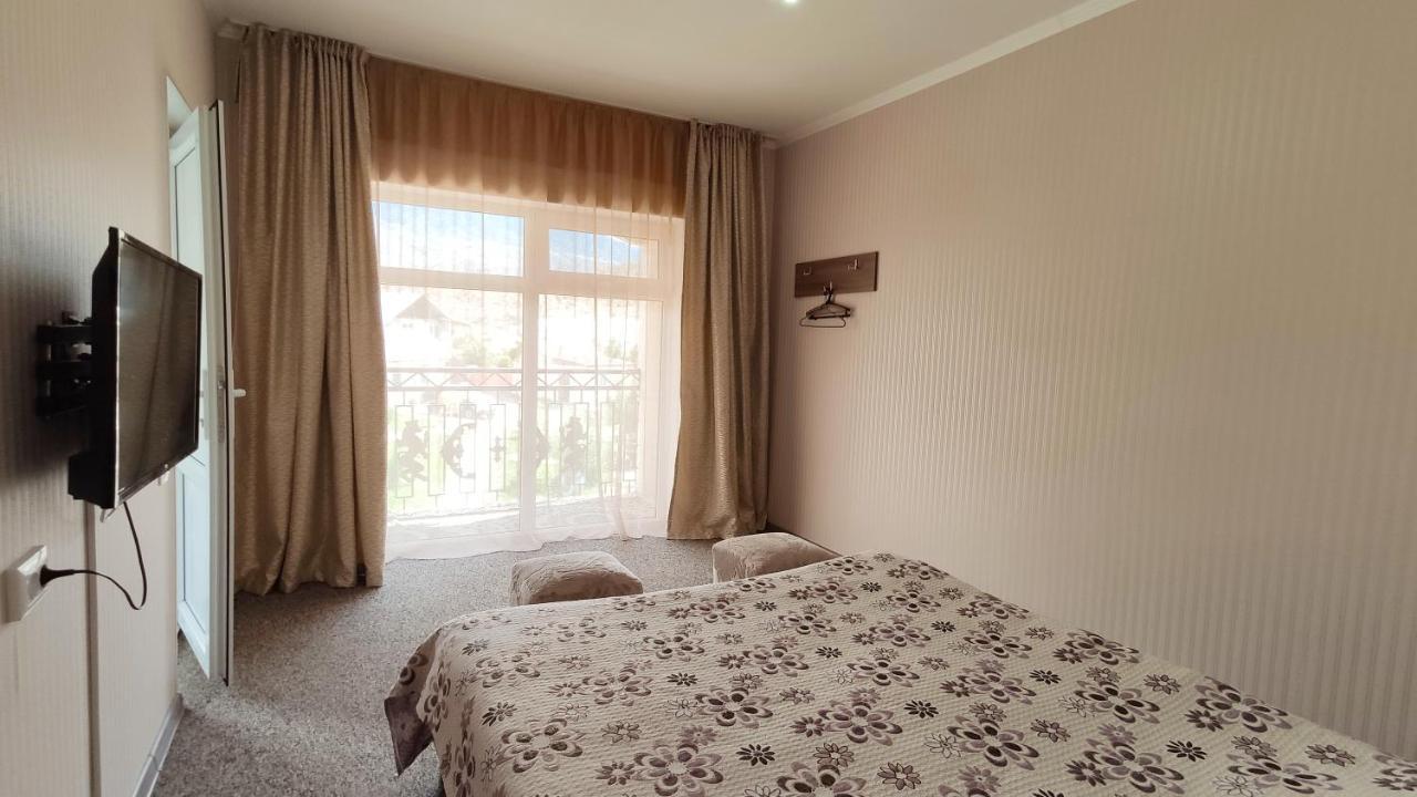 Hotel Natalia Kaji-Say ภายนอก รูปภาพ