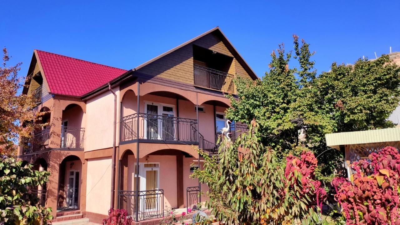 Hotel Natalia Kaji-Say ภายนอก รูปภาพ